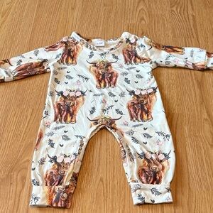 Cream Highland Cow Print Long-Sleeve Baby One-Piece
